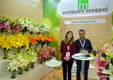 Inversiones Montanel is one of the view lily growers in Colombia. Interestingly, since Bogota is close to the equator, the farm is able to produce flowers year round. On the photo Laura Arboleda and Juan Manuel Alonso.